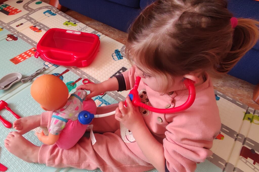 JUGANDO SE FORMA UN FUTURO